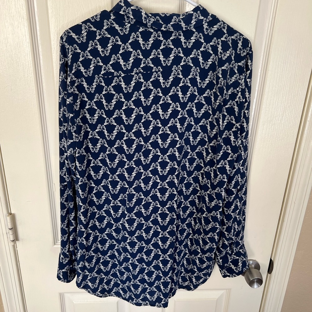 Talbots XL Navy Butterfly Print Button Front Blouse 100% Rayon - Picture 8 of 8